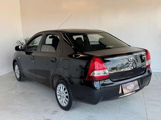 TOYOTA-ETIOS-1.5 XLS SEDAN 16V FLEX 4P MANUAL TOYOTA-ETIOS-2013