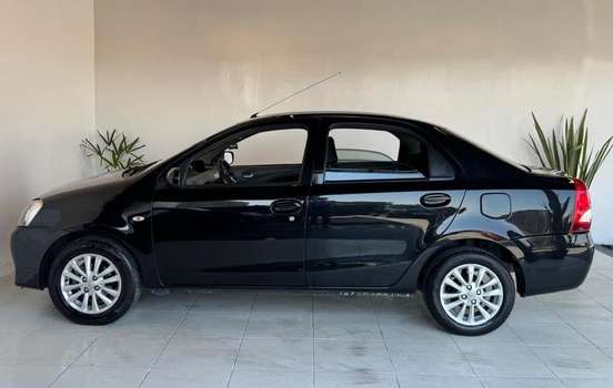 TOYOTA-ETIOS-1.5 XLS SEDAN 16V FLEX 4P MANUAL TOYOTA-ETIOS-2013
