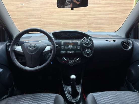 TOYOTA-ETIOS-2014