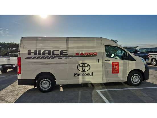 TOYOTA-HIACE-2025