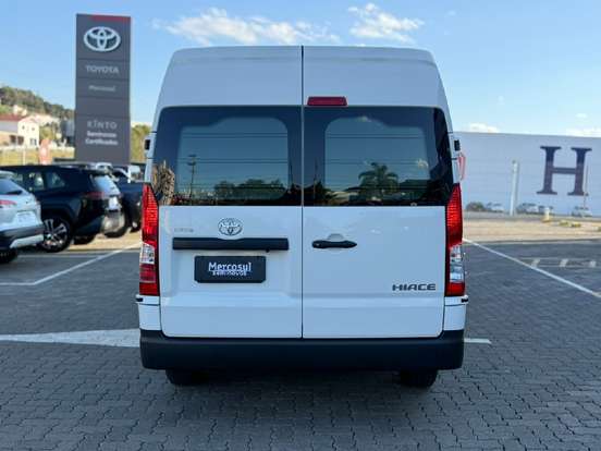 TOYOTA-HIACE-2025
