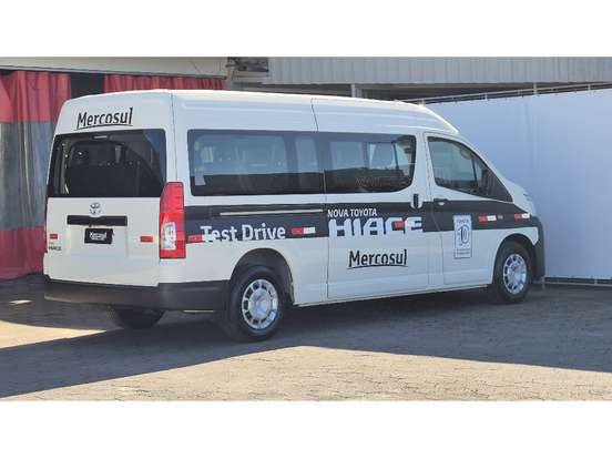 TOYOTA-HIACE-2.8 D-4D TURBO DIESEL MINIBUS 15+1 DX AUTOMÁTICO TOYOTA-HIACE-2025