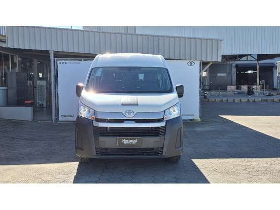 TOYOTA-HIACE-2.8 D-4D TURBO DIESEL MINIBUS 15+1 DX AUTOMÁTICO TOYOTA-HIACE-2025