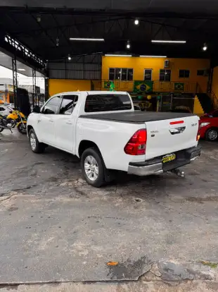 TOYOTA-HILUX-2017