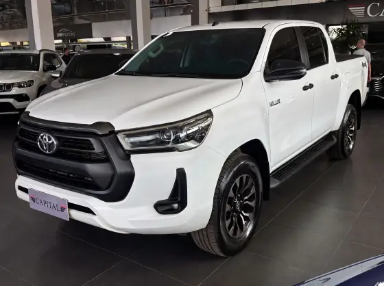 TOYOTA HILUX 2.8 D-4D TURBO DIESEL CD POWER PACK 4X4 MANUAL