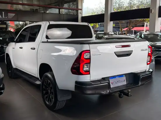 TOYOTA-HILUX-2021