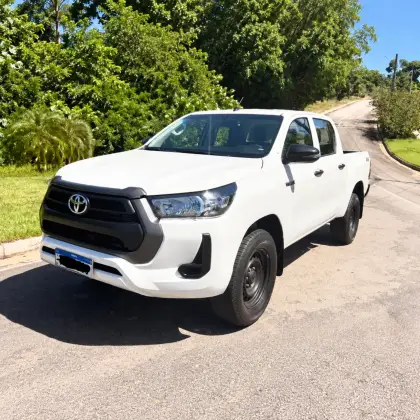 TOYOTA HILUX 2.8 D-4D TURBO DIESEL CD POWER PACK 4X4 MANUAL