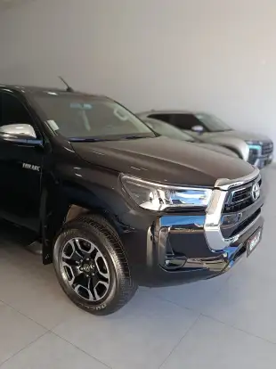 TOYOTA-HILUX-2.8 D-4D TURBO DIESEL CD SRV 4X4 AUTOMÁTICO TOYOTA-HILUX-2024