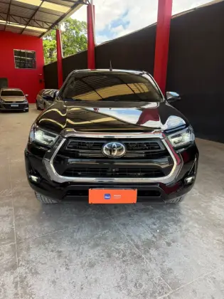 TOYOTA HILUX 2.8 D-4D TURBO DIESEL CD SRX 4X4 AUTOMÁTICO