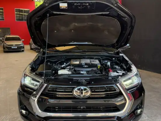 TOYOTA-HILUX-2.8 D-4D TURBO DIESEL CD SRX 4X4 AUTOMÁTICO TOYOTA-HILUX-2023