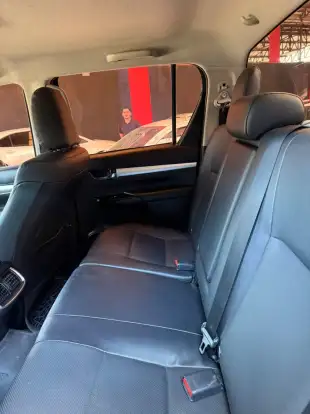 TOYOTA-HILUX-2023