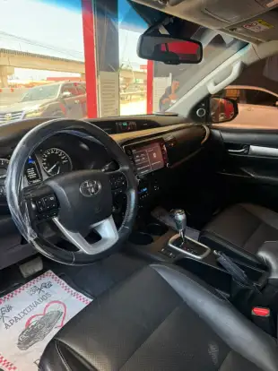 TOYOTA-HILUX-2023