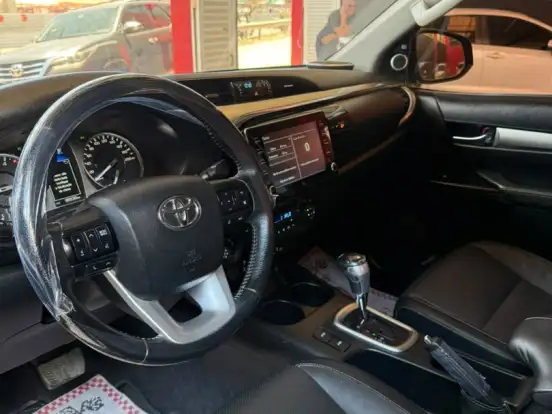 TOYOTA-HILUX-2.8 D-4D TURBO DIESEL CD SRX 4X4 AUTOMÁTICO TOYOTA-HILUX-2023