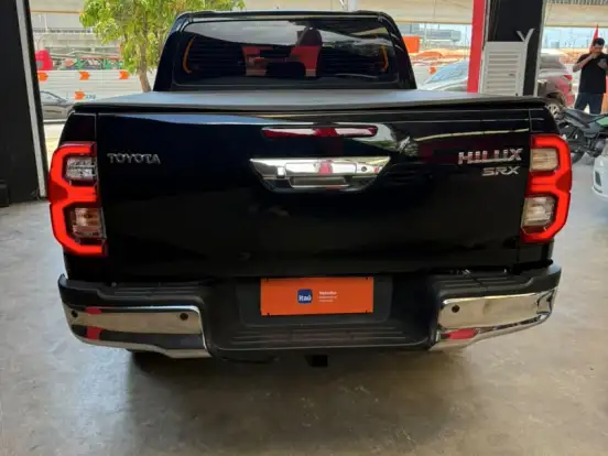 TOYOTA-HILUX-2.8 D-4D TURBO DIESEL CD SRX 4X4 AUTOMÁTICO TOYOTA-HILUX-2023