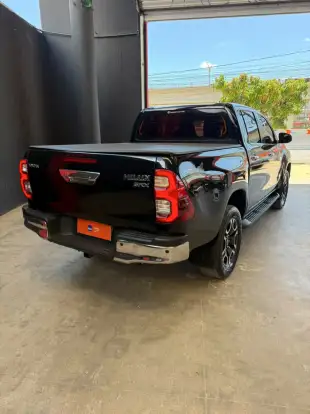 TOYOTA-HILUX-2023