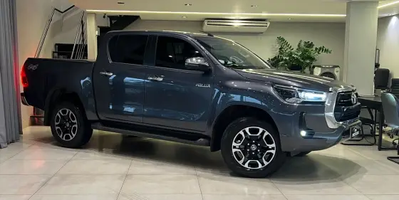 TOYOTA HILUX 2.8 D-4D TURBO DIESEL CD SRX 4X4 AUTOMÁTICO