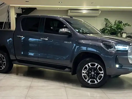 TOYOTA-HILUX-2.8 D-4D TURBO DIESEL CD SRX 4X4 AUTOMÁTICO TOYOTA-HILUX-2026