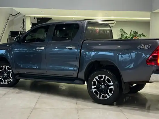 TOYOTA-HILUX-2.8 D-4D TURBO DIESEL CD SRX 4X4 AUTOMÁTICO TOYOTA-HILUX-2026