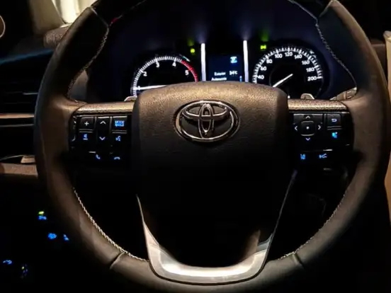 TOYOTA-HILUX-2.8 D-4D TURBO DIESEL CD SRX 4X4 AUTOMÁTICO TOYOTA-HILUX-2026