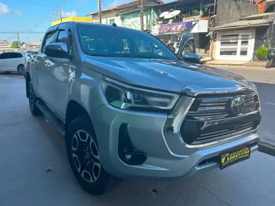 TOYOTA HILUX 2.8 D-4D TURBO DIESEL CD SRX 4X4 AUTOMÁTICO