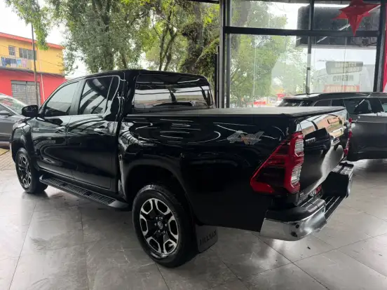 TOYOTA-HILUX-2.8 D-4D TURBO DIESEL CD SRX 4X4 AUTOMÁTICO TOYOTA-HILUX-2026