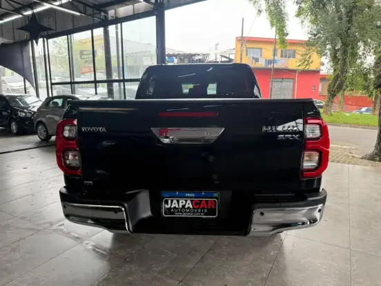 TOYOTA-HILUX-2.8 D-4D TURBO DIESEL CD SRX 4X4 AUTOMÁTICO TOYOTA-HILUX-2026