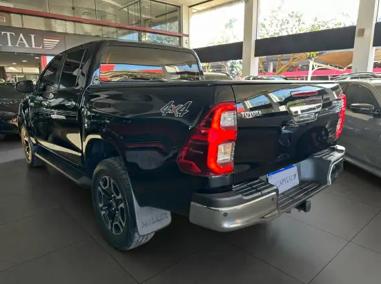 TOYOTA-HILUX-2.8 D-4D TURBO DIESEL CD SRX 4X4 AUTOMÁTICO TOYOTA-HILUX-2024
