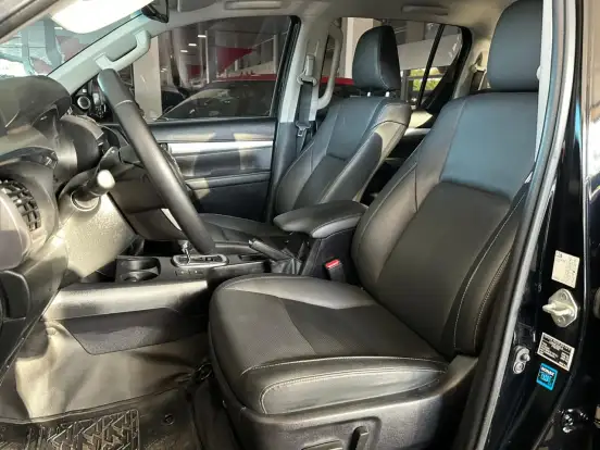TOYOTA-HILUX-2.8 D-4D TURBO DIESEL CD SRX 4X4 AUTOMÁTICO TOYOTA-HILUX-2024