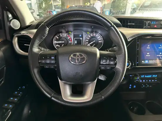 TOYOTA-HILUX-2.8 D-4D TURBO DIESEL CD SRX 4X4 AUTOMÁTICO TOYOTA-HILUX-2024