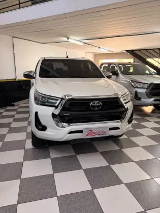 TOYOTA HILUX 2.8 D-4D TURBO DIESEL CD SRX LIMITED 4X4 AUTOMÁTICO