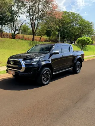 TOYOTA HILUX 2.8 D-4D TURBO DIESEL CD SRX PLUS 4X4 AUTOMÁTICO