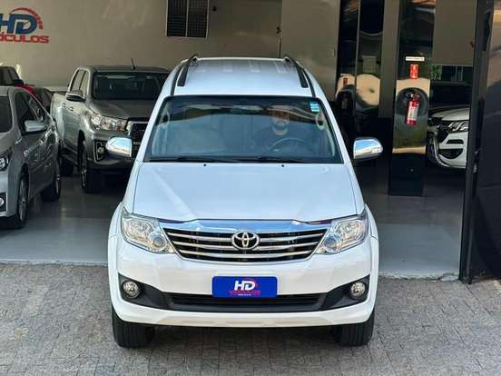TOYOTA-HILUX-2.7 SR 4X2 CD 16V FLEX 4P AUTOMÁTICO TOYOTA-HILUX-2014