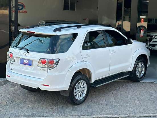TOYOTA-HILUX-2.7 SR 4X2 CD 16V FLEX 4P AUTOMÁTICO TOYOTA-HILUX-2014