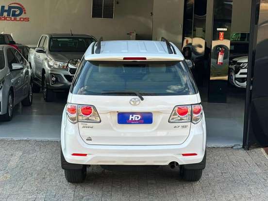 TOYOTA-HILUX-2014