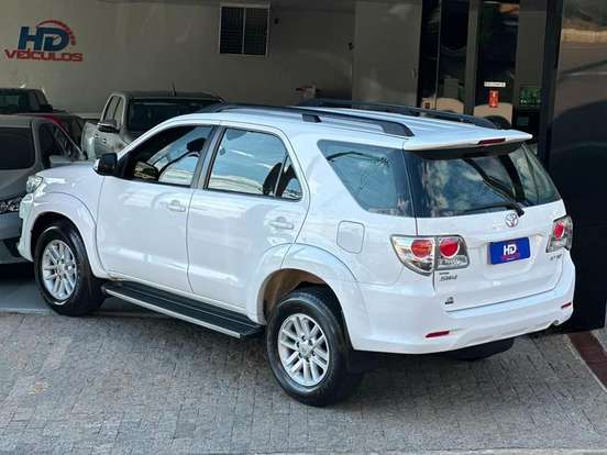 TOYOTA-HILUX-2014