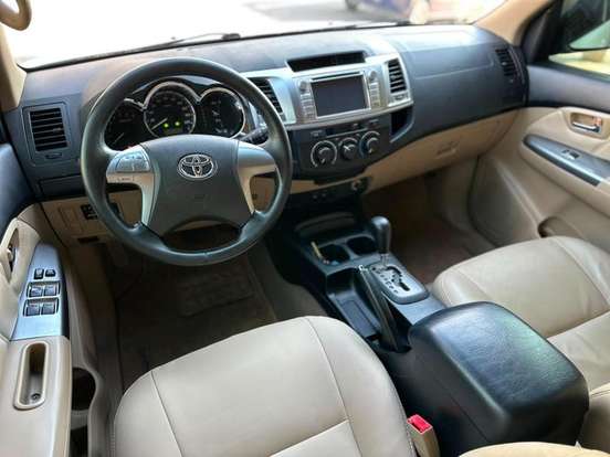 TOYOTA-HILUX-2.7 SR 4X2 CD 16V FLEX 4P AUTOMÁTICO TOYOTA-HILUX-2014