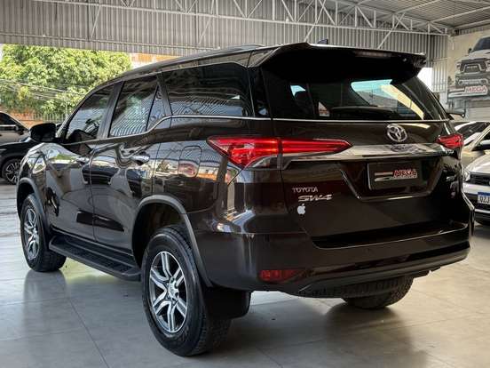TOYOTA-HILUX-2017