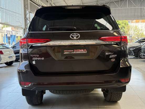 TOYOTA-HILUX-2017