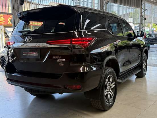 TOYOTA-HILUX-2.7 SRV 4X2 CD 16V FLEX 4P AUTOMÁTICO TOYOTA-HILUX-2017