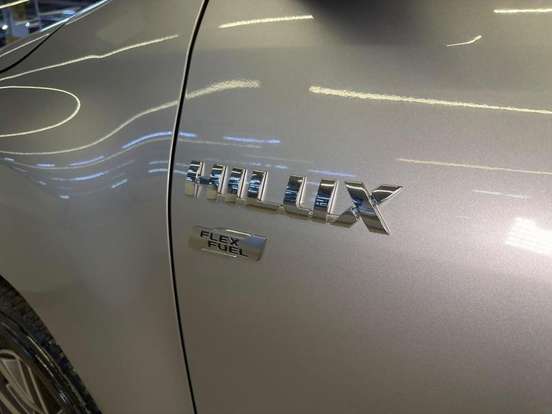 TOYOTA-HILUX-2.7 SRV 4X2 CD 16V FLEX 4P AUTOMÁTICO TOYOTA-HILUX-2020