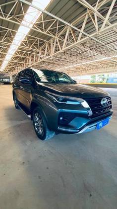 TOYOTA HILUX 2.7 VVT-i FLEX CD SR 4X2 AUTOMÁTICO