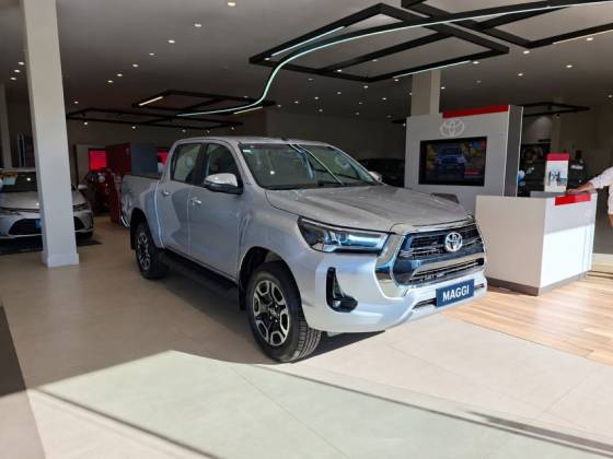 TOYOTA HILUX 2.8 D-4D TURBO DIESEL CD POWER PACK 4X4 AUTOMÁTICO