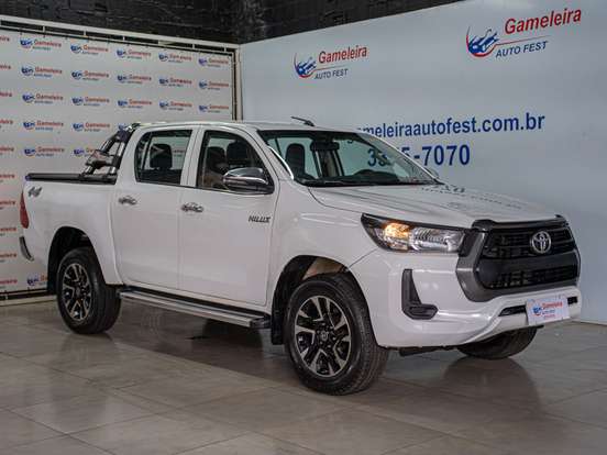 TOYOTA-HILUX-2023