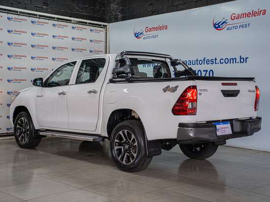 TOYOTA-HILUX-2023