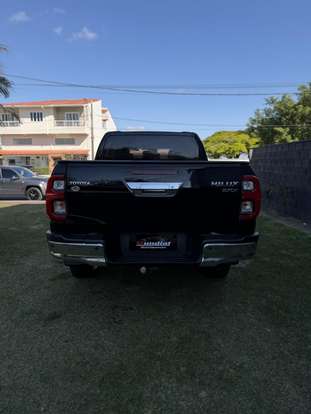 TOYOTA-HILUX-2022