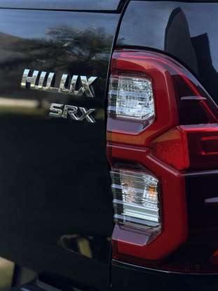 TOYOTA-HILUX-2022