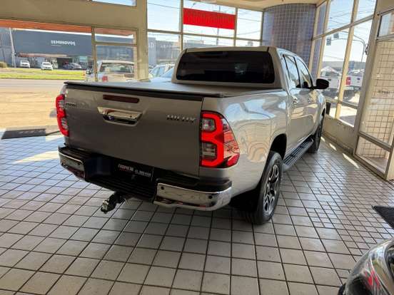 TOYOTA-HILUX-2023