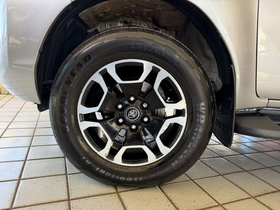 TOYOTA-HILUX-2023