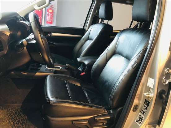 TOYOTA-HILUX-2025
