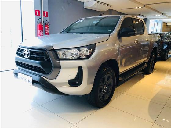 TOYOTA HILUX 2.8 D-4D TURBO DIESEL CD SR 4X4 AUTOMÁTICO